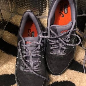 LIKE NEW Athletic shoes